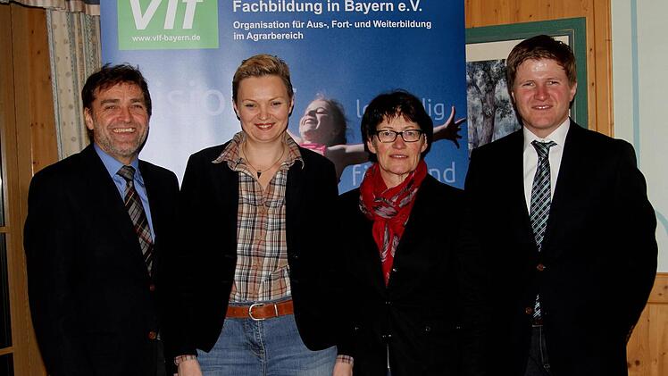 Kathrin Seeger mit Herbert Lang (links) sowie Steffen Beiersdorfer und Silke Schwarz (von rechts). Fotos: Günther Geiling