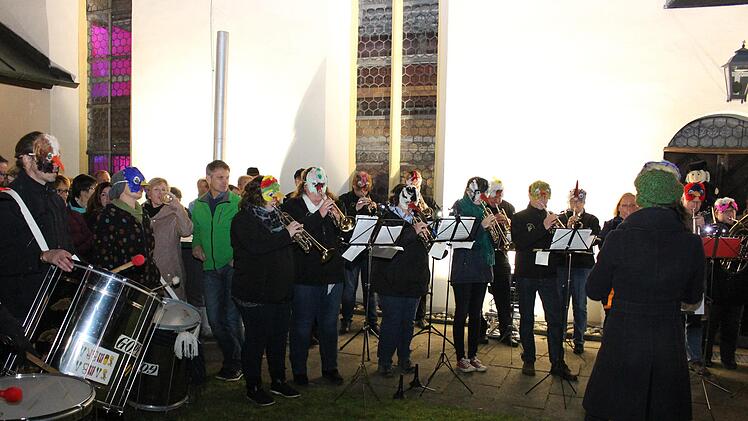 Unter dem Titel  "Samba meets Posaunenchor” wurde am Abend des Reformationstages ein musikalischer Leckerbissen mit Bläsern und Trommlern geboten.Evi Seeger