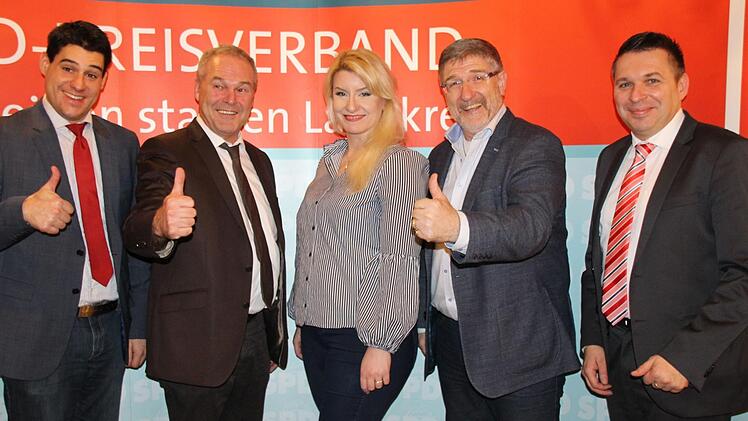 Gruppenbild mit den Kandidaten und den Vorsitzenden (von links): Stefan Sauerteig, Frank Rebhan, Franziska Bartl, Michael Busch und Carsten Höllein.Oliver Schmidt