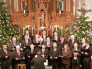 Ein Männerchor auf maximalem Niveau: der Gesangverein "Cäcilia" Enchenreuth beim Weihnachtskonzert  Foto: Klaus Klaschka