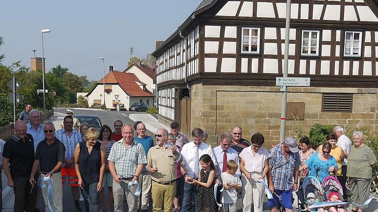 Viele Gleußener kamen zur Freigabe. Foto: Berthold Köhler