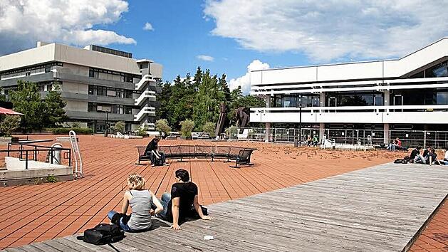 Der sogenannte Rote Platz am Uni-S&uuml;dgel&auml;nde in Erlangen. Die CSU Erlangen favorisiert eine Erweiterung des Standortes. Foto: FAU/Erich Malter