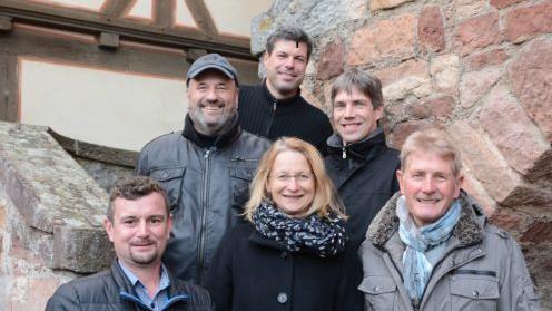 Von links: Marco Gensler (ehemaliger Kassier), stellvertretender Vereinsringvorsitzender Wolfgang Ziegler, Ortsbeauftragte Elisabeth Assmann, Schriftf&uuml;hrer Steffen Sch&auml;rpf, Kassier Mario Kensy, Vereinsringvorsitzender Fritz Gensler.  Foto: Assmann