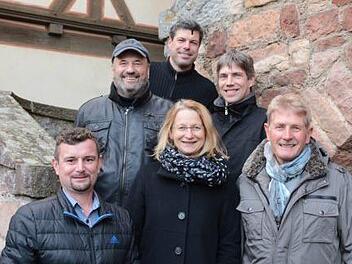 Von links: Marco Gensler (ehemaliger Kassier), stellvertretender Vereinsringvorsitzender Wolfgang Ziegler, Ortsbeauftragte Elisabeth Assmann, Schriftführer Steffen Schärpf, Kassier Mario Kensy, Vereinsringvorsitzender Fritz Gensler.  Foto: Assmann