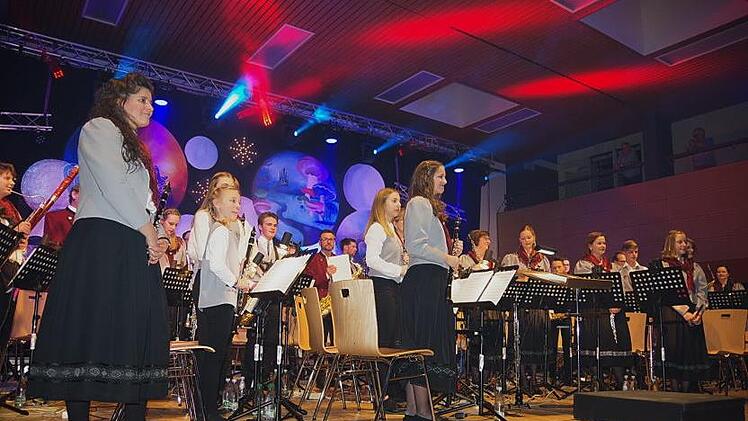 Der musikalische Nachwuchs vom Schüler- und Jugendorchester Küps beeindruckte mit seinem Können.     Foto: Heike Schülein