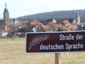 Die  "Straße der deutschen Sprache" könnte schon bald Touristen mit literarischem Interesse in die Haßberge locken.  Hier die Kulisse Eberns, das sicher mitmachen wird. Wo genau die Schilder aufgestellt werden, steht aktuell noch nicht fest. Eckehard Kiesewetter