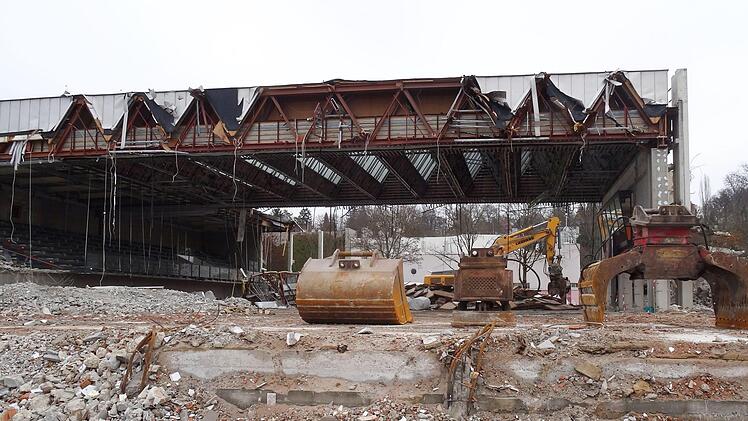 Impressionen vom Abriss der Coburger Angerhalle: 13. FeburarFoto: Jochen Berger