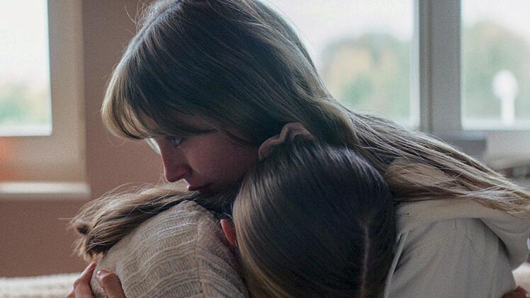 Hannah (Flora Li Thiemann) und ihre Geschwister wachsen in einem streng evangelikalen Umfeld auf.