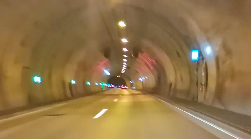 A70: Autobahntunnel "Schwarzer Berg" bei Eltmann zwischen Schweinfurt und Bamberg