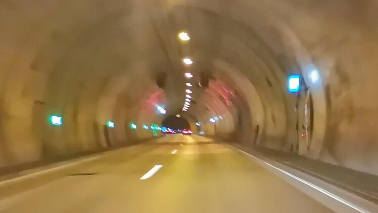 A70: Autobahntunnel "Schwarzer Berg" bei Eltmann zwischen Schweinfurt und Bamberg