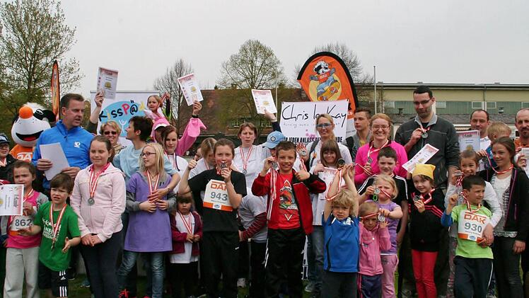 Alle sind Sieger beim Familienstaffellauf .  Foto: Werner Vogel