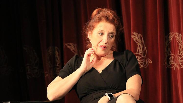 Luise Kinseher im Kurtheater Foto: Benedikt Borst
