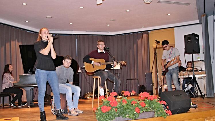 Die Band vom "Rocksofa" spielte und sang zum Abschied von Hans Körner und seiner Ehefrau Maria.
