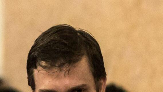 Zum umjubelten ERfolg wurde die Coburger Erstaufführung von Benjamin Brittens Oper "Peter Grimes" am Landestheater. In der Titelrolle: Roman PAyer.Foto: Jochen Berger