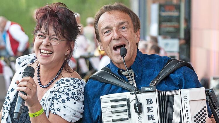 Bine & Bernd Günther möchten ihre Begeisterung für die Kultschlager der 70er Jahre weitergeben.