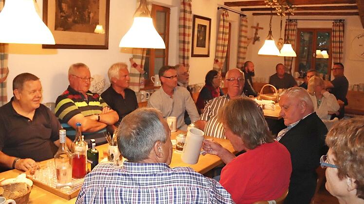 Beim Kellerbergverein erinnerte man sich beim Diaschauen gern an den Besuch der irischen Brauer Caroline und Iain Price. Fotos: Johanna Blum