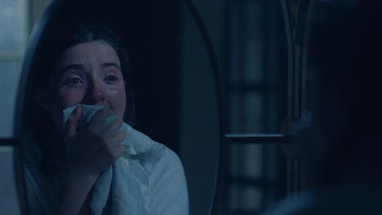 Daisy (Lucy Halliday) ist ein sogenanntes "Pearl Girl" wie Konvertiten bezeichnet werden, die aus einem Land au&szlig;erhalb Gileads kommt, sich aber f&uuml;r den Weg des streng religi&ouml;sen Staates entschieden haben. Agnes soll sich um Daisy k&uuml;mmern.