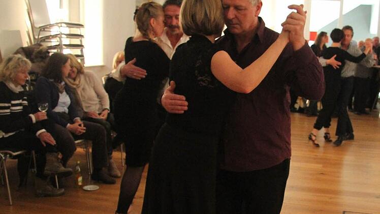 Passionierte Tänzer wagten sich auch nach dem Konzert von Clementina auf die Tanzfläche. Foto: Sonja Adam