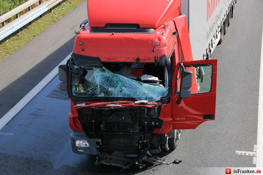 Lkw donnert in WarnleitanhŠnger von Wanderbaustelle - Autofahrer wenden eigenstŠndig und werden zu Geisterfahrern
