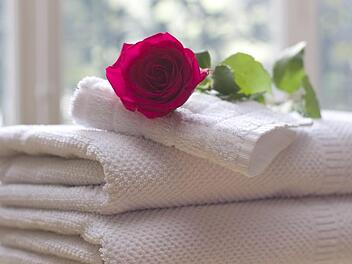 Was steckt hinter den Streifen am Rand des Handtuchs?