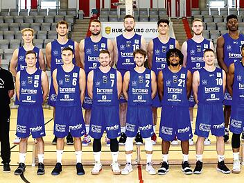 Das Team des BBC Coburg für die Spielzeit 2019/20 (hintere Reihe, von links): Nico Wenzl, Johannes Krug, Christopher Wolf, Moritz Bär, Anthony Bauer, Daniel Urbano und Shore Adenekan. Vordere Reihe von links: Cheftrainer Ulf Schabacker, Louis Herbst, Timo Dippold, Sven Lorber, Constantin Ebert, Jevon Perschnick, Toni Baric und Princeton Onwas.  Foto: BBC Coburg