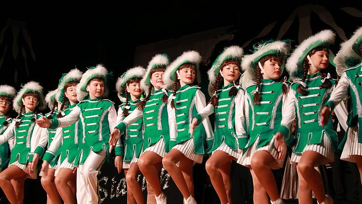 Die Micke-Garde zeigt ihren Gardetanz. Foto: Jürgen Gärtner