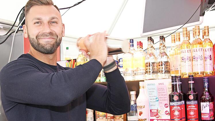 Es muss nicht immer Bier sein, Cocktails waren auf dem Altstadtfest sehr gefragt.