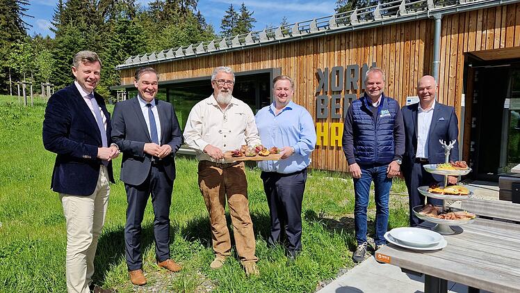 Hof: Neuer Pächter vorgestellt - Kornberghaus öffnet ab 1. Juni unter neuer Führung
