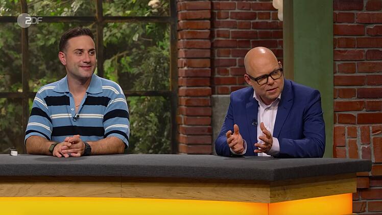 "Ich kann gar nicht weggucken - wie das Kaninchen vor der Schlange", schw&auml;rmte Benjamin Leo Leo, als auch die Verk&auml;uferin den H&auml;ndlerraum betrat. Die psychedelische Leuchtreklame fesselte ihn regelrecht, er wirkte beinahe "paralysiert". Und bevor er reagieren konnte, gab David Suppes das erste Gebot ab: 100 Euro f&uuml;r den "absoluten Hingucker".