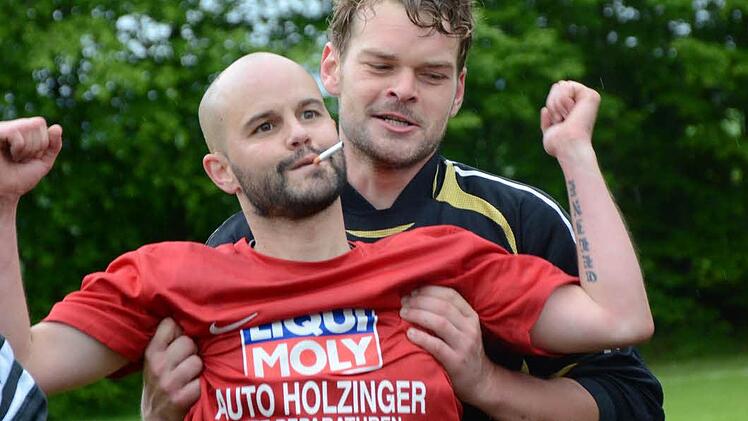 Schnappschüsse nach dem Titelgewinn mit dem Sieg in Albertshausen.