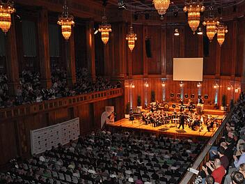 Die Black Dyke Band begeisterte im Großen Saal des Bad Kissinger Regentenbaus das Publikum. Fotos: NBMB
