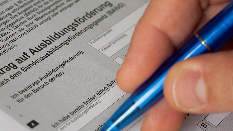 Wer einen Antrag auf Hartz-IV-Leistungen bewusst falsch ausfüllt, macht sich strafbar. Das bekam jetzt eine 42-Jährige aus dem Landkreis Kulmbach zu spüren. Symbolfoto: Kai Remmers/dpa