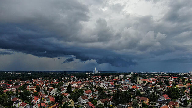 In Franken &auml;chzen noch immer viele Orte unter Hochwasser oder den Folgen. Doch schon heute soll es wieder gewittern.