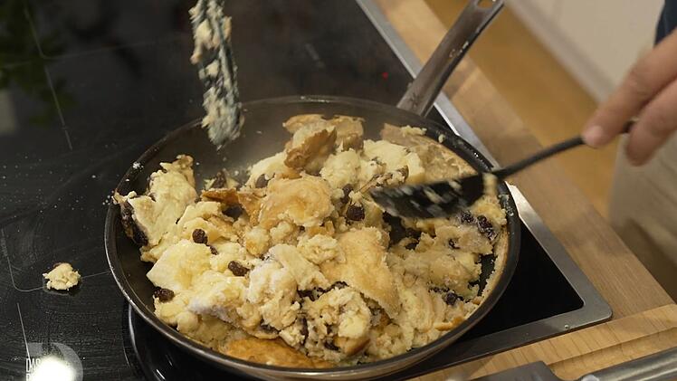 "Der ist wohl in die Hose gegangen", betrauert Andreas (43) seinen zu weichen Kaiserschmarrn.