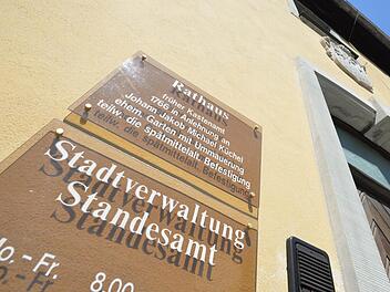 Zu den etwa 7200 Einwohnern von Scheßlitz kommen nun noch rund 3200 aus der VG Steinfeld hinzu, für die das Standesamt Scheßlitz ab 1. Januar 2017 zuständig ist.  Foto: Ronald Rinklef