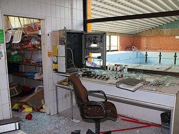 Sanierung, Abriss oder alternative Nutzung? Das Hallenbad bleibt Thema.Am 20. Oktober haben die Bürger das Wort. Allerdings ist noch eine Option offen. Thomas Malz