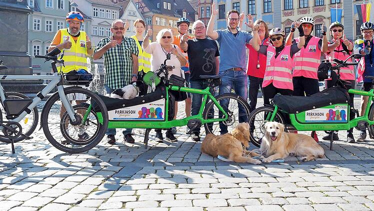 Lastenfahrr&auml;der transportieren die Verpflegung auf der 835 Kilometer langen Rad-Etappenfahrt von Dorsten nach Berlin mit einem 260 Kilometer langen Umweg &uuml;ber Coburg.