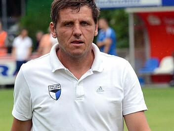 Jahn-Trainer Michael Hutzler ist nach dem 3:2-Sieg gegen Eltersdorf vorsichtig optimistisch für die Zukunft.  Foto: herzopress