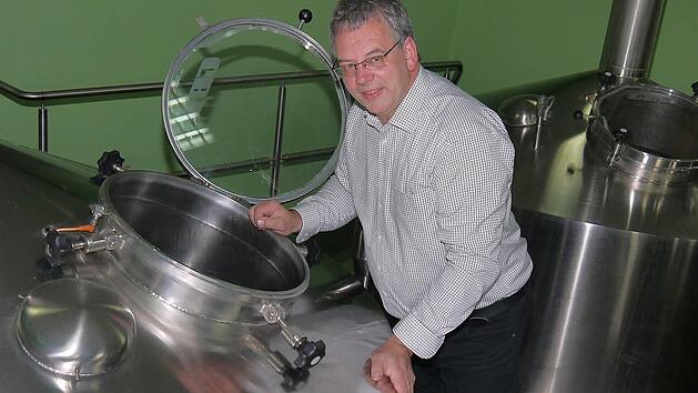 Ein Brauer und ein Forscher zugleich: Oskar D&ouml;llinger, braut nicht nur das Bier der Brauerei Schleicher in Kaltenbrunn, er forscht auch, wie man Malzextrakt zum S&uuml;&szlig;en von Speisen und Getr&auml;nken verwenden kann.