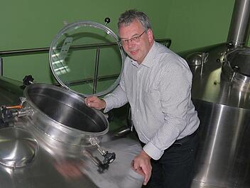 Ein Brauer und ein Forscher zugleich: Oskar Döllinger, braut nicht nur das Bier der Brauerei Schleicher in Kaltenbrunn, er forscht auch, wie man Malzextrakt zum Süßen von Speisen und Getränken verwenden kann.