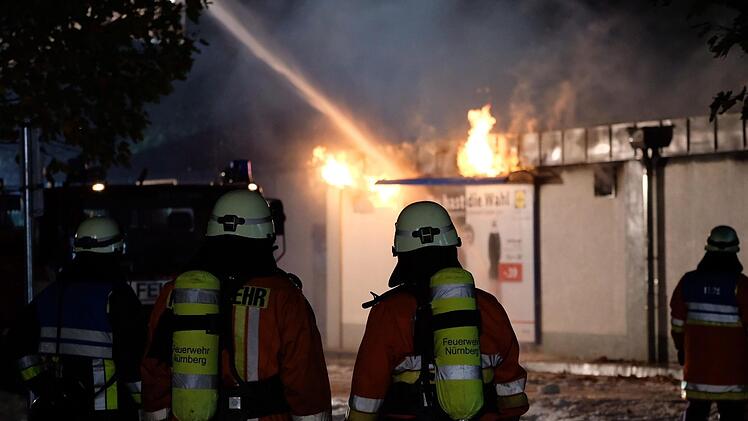 In Nürnberg brannte ein Lidl-Markt. Fotos: News5/Friedrich