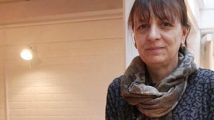 Andrea Klebeg ist schon "Stammgast" im Kreativ.Atelier. Im  letzten Jahr war sie beim Filzen dabei und jetzt beim "Papier schöpfen".