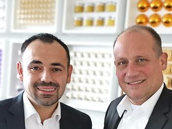 Geschäftsführer Christian Abicht (rechts) und Leiter Konstruktion und Entwicklung Hamdi Sevinc freuen sich über die Auszeichnung.  Fotos: pr