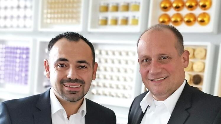 Geschäftsführer Christian Abicht (rechts) und Leiter Konstruktion und Entwicklung Hamdi Sevinc freuen sich über die Auszeichnung.  Fotos: pr