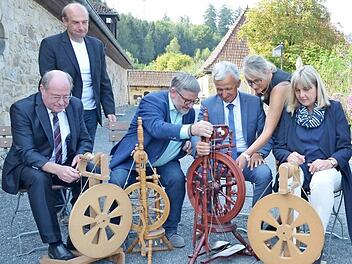 Wollen zusammenhelfen, um die Fäden zu spinnen, aus denen ein enges Netzwerk für den Tourismus in der Region gewebt werden kann (von links): Hans-Peter Schmitz, Martin Schmitz, Michael Busch, Jörg Steinhardt, Barbara Glauben-Woy und Birgit Weber. Foto: Rainer Lutz