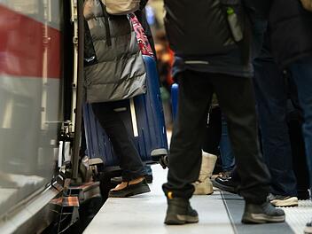 Reiseverkehr zu Beginn der Weihnachtsferien in Berlin