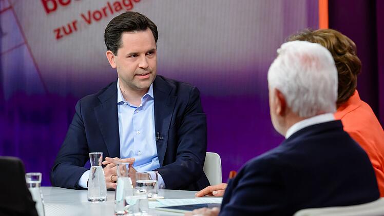 Johannes Winkel, Chef der Jungen Union, forderte w&auml;hrend der Sendung geradezu mantraartig: "Rhetorisch abr&uuml;sten und inhaltlich aufr&uuml;sten." Bis es Maybrit Illner zu viel wurde: "Das ist jetzt sehr sch&ouml;n. Sie m&uuml;ssen es nicht noch mal sagen. Ich glaube, wir haben es verstanden."