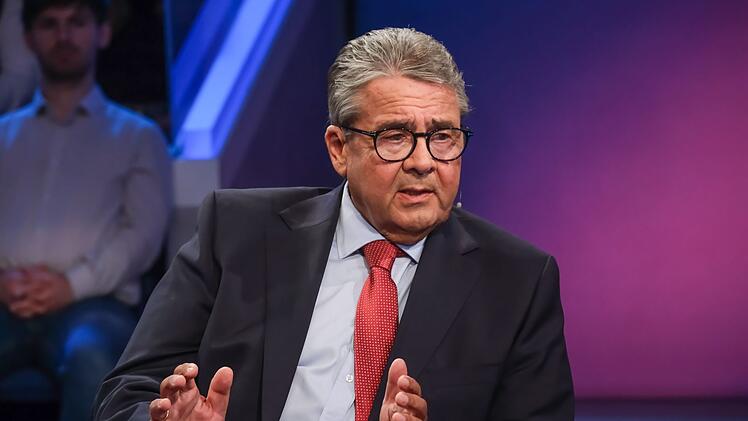 "Wir sind Testballons, um zu gucken, wie halten die das eigentlich aus, und halten die zusammen?", analyisiert Sigmar Gabriel die Taktik Russlands.