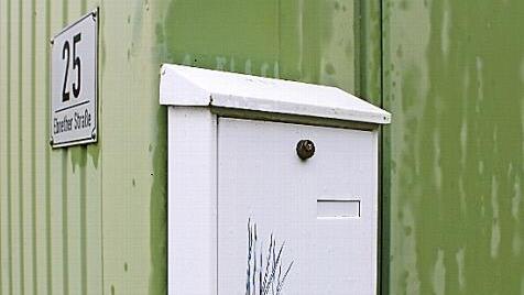 Ein Briefkasten ist zwar vorhanden, aber zur Zeit wohnt niemand in der Ebnether Straße 25 in Burgkunstadt Foto: Thomas Heuchling