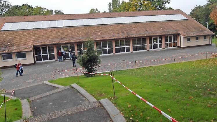Der Pavillon prägte lange Zeit das Bild auf dem Schulgelände mit. 2016 wurde er abgerissen, anschließend ein Neubau errichtet.  Foto: B. Panzer (Archiv)